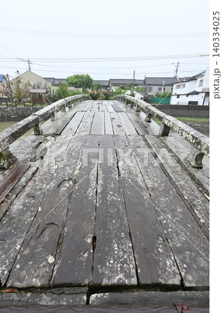 天草市町山口川に架かる歴史的な石造桁橋「祇園橋」 140334025