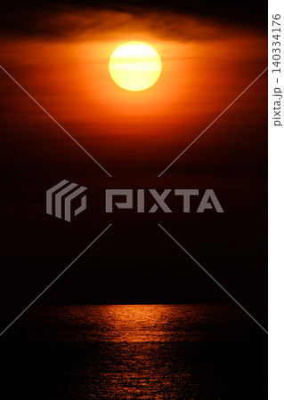 夕日 夕焼け 夕暮れ 140334176
