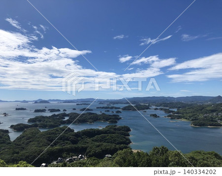 九十九島の青い海と空を望む展望風景 九十九島の青い海と空を望む展望風景 140334202