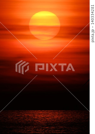 夕日 夕焼け 夕暮れ 140334281