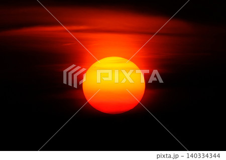 夕日 夕焼け 夕暮れ 140334344