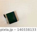 リングノートとボールペン 140338133