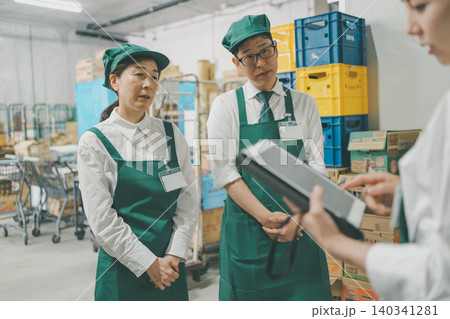 supermarket 140341281