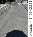 狭い道での交差点 140342221