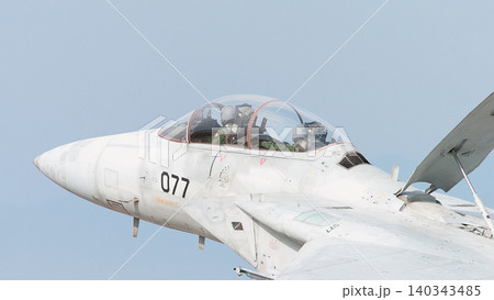 着陸する航空自衛隊F-15DJイーグルの機首 着陸する航空自衛隊F-15DJイーグルの機首 140343485