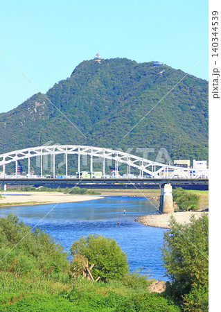 岐阜県岐阜市、忠節橋と金華山の風景 岐阜県岐阜市、忠節橋と金華山の風景 140344539
