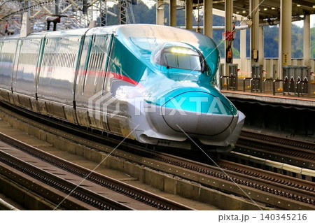 東北新幹線・那須塩原駅にて　E5/H5系 140345216