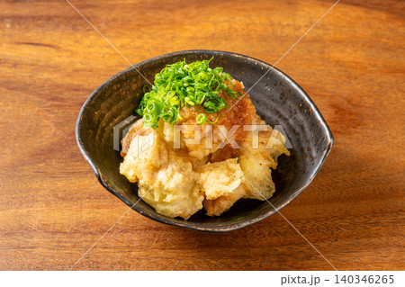とり天 サクサク衣が美味しい大分名物の鶏天ぷら とり天 サクサク衣が美味しい大分名物の鶏天ぷら 140346265