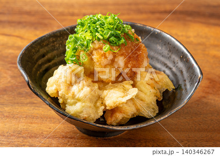 とり天 サクサク衣が美味しい大分名物の鶏天ぷら 140346267