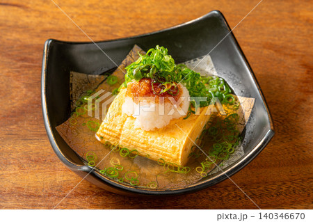 おでんだし巻き 出汁をたっぷり含んだ玉子焼き おでんだし巻き 出汁をたっぷり含んだ玉子焼き 140346670