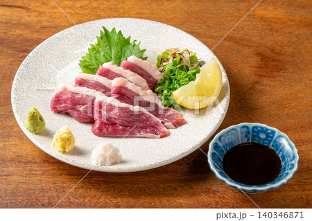 河内鴨刺し 新鮮な河内鴨を味わう贅沢な逸品 140346871