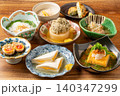 具だくさんで美味しそうなおでんの盛り合わせ 140347299