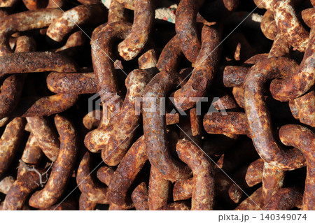 Boat anchor chain - Chain link in steel - Rusty steel Boat anchor chain - Chain link in steel - Rusty steel 140349074