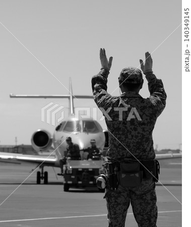 航空自衛官とU-125A 航空自衛官とU-125A 140349145