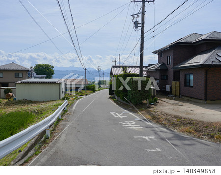 初夏の長野県の観光地安曇野市の町の風景 初夏の長野県の観光地安曇野市の町の風景 140349858