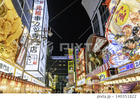 大阪夜景 新世界 通天閣本通 大阪府大阪市 大阪夜景 新世界 通天閣本通 大阪府大阪市 140351822