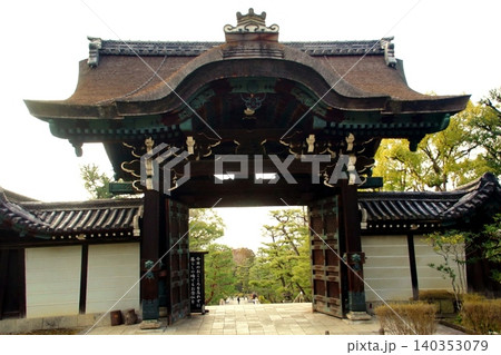 京都府　大谷祖廟　総門 (表唐門)　京都市東山区円山町 2022年 3月 140353079