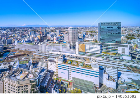 日本の横浜都市景観富士山や横浜駅、JR横浜タワーなどを望む 140353692