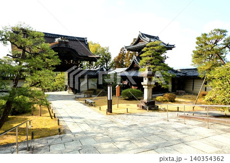京都府 大谷祖廟 総門 & 太鼓堂 京都市東山区円山町 2022年 3月 京都府 大谷祖廟 総門 & 太鼓堂 京都市東山区円山町 2022年 3月 140354362