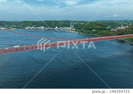 長崎県平戸大橋と平戸瀬戸を俯瞰した空撮写真 長崎県平戸大橋と平戸瀬戸を俯瞰した空撮写真 140354725