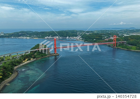 長崎県平戸市・平戸大橋と島々を俯瞰した空撮写真 140354728