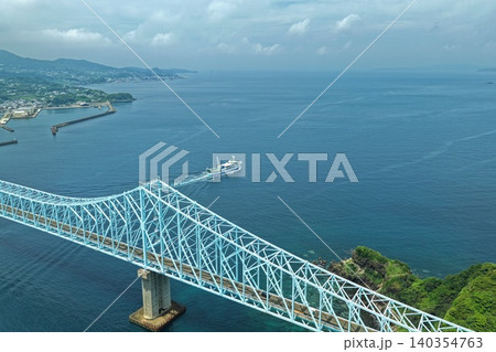 長崎県平戸市・生月大橋と舘浦漁港を望む空撮写真 長崎県平戸市・生月大橋と舘浦漁港を望む空撮写真 140354763
