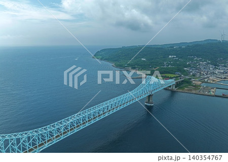 長崎県平戸市・生月大橋と海峡を俯瞰した空撮写真 長崎県平戸市・生月大橋と海峡を俯瞰した空撮写真 140354767