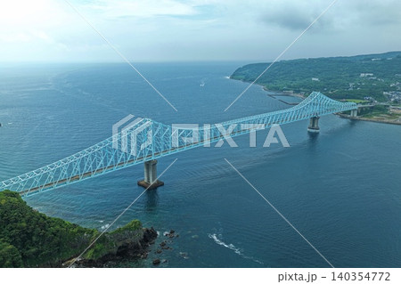 長崎県平戸市・生月大橋を俯瞰した空撮写真 140354772