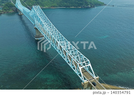 長崎県平戸市・生月大橋を俯瞰した空撮写真 長崎県平戸市・生月大橋を俯瞰した空撮写真 140354791