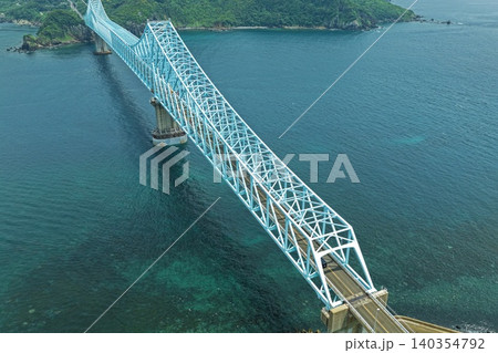 長崎県平戸市・生月大橋を俯瞰した空撮写真 長崎県平戸市・生月大橋を俯瞰した空撮写真 140354792
