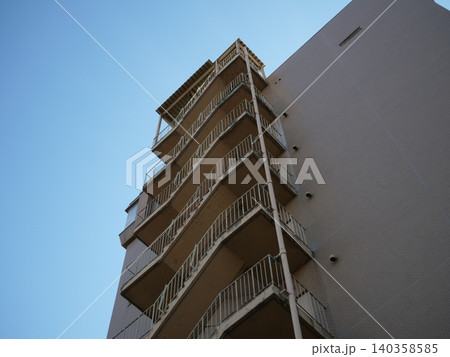 古いホテル 古いマンション 老朽化 古いホテル 古いマンション 老朽化 140358585