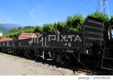 国鉄時代に活躍した無蓋貨車トラ70000形貨車 国鉄時代に活躍した無蓋貨車トラ70000形貨車 140358816