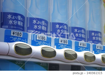 ビジネスイメージ　自動販売機のスポーツドリンク 140361315