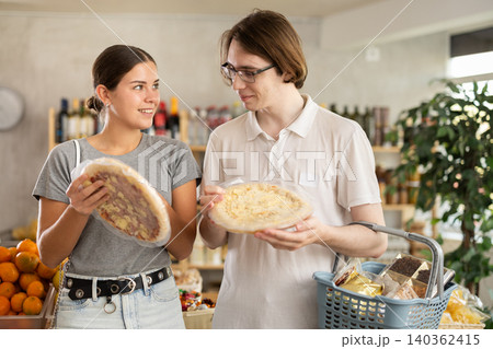 young man and woman choosing pizza young man and woman choosing pizza 140362415