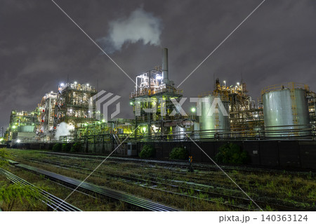 雨の中の川崎市千鳥町の工場夜景 雨の中の川崎市千鳥町の工場夜景 140363124