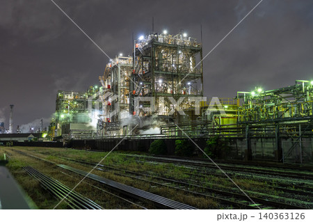 雨の中の川崎市千鳥町の工場夜景 雨の中の川崎市千鳥町の工場夜景 140363126