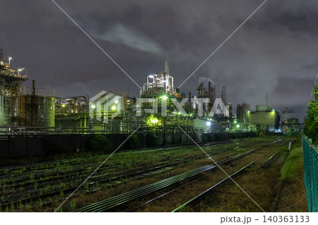 雨の中の川崎市千鳥町の工場夜景 雨の中の川崎市千鳥町の工場夜景 140363133