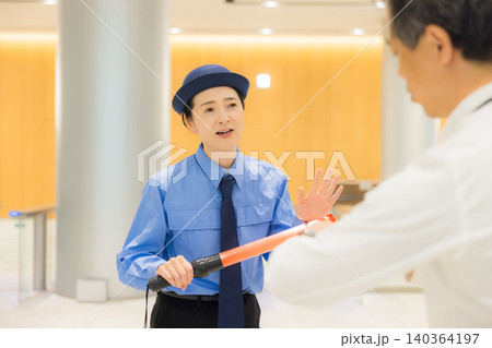 女性警備員 女性警備員 140364197