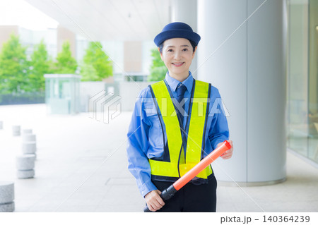 女性警備員 140364239