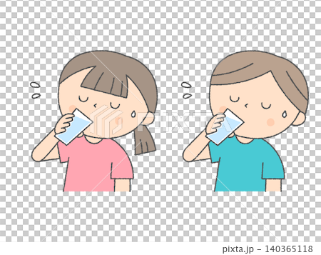 夏の暑さ対策 水分補給をする子供たち 140365118