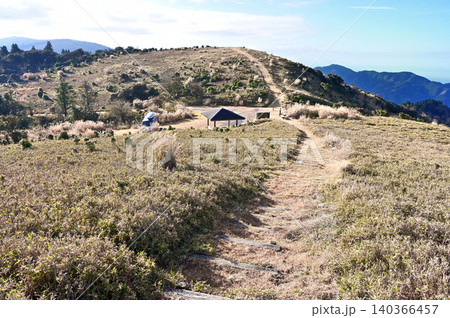 伊豆半島 伊豆山稜線歩道 魂ノ山 草原の宇久須峠 伊豆半島 伊豆山稜線歩道 魂ノ山 草原の宇久須峠 140366457