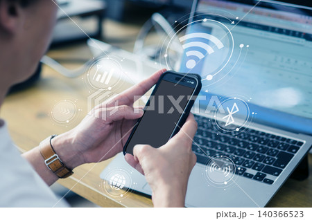 ワイヤレス通信アイコンとスマホ操作をするビジネスパーソン、デジタルネットワークイメージ　 140366523