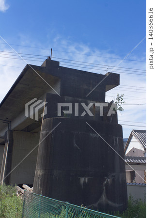 空中で途切れた五新鉄道のコンクリート高架橋、奈良県五條市の未成線跡（産業遺産） 140366616