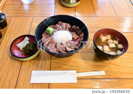 熊本県阿蘇の名物グルメあか牛丼 熊本県阿蘇の名物グルメあか牛丼 140366630