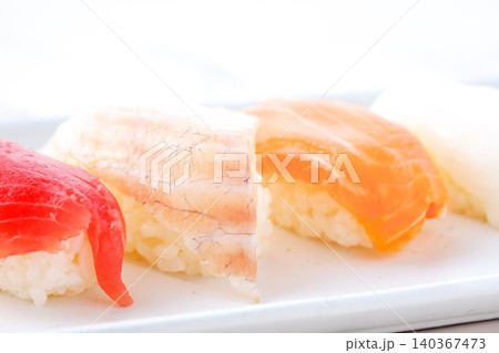 握り寿司 - 新鮮なネタを使った美味しい握りずし 140367473