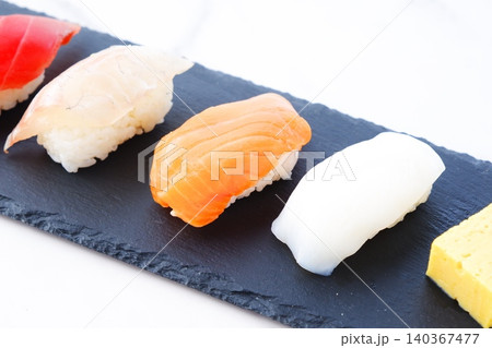 握り寿司 - 新鮮なネタを使った美味しい握りずし 140367477