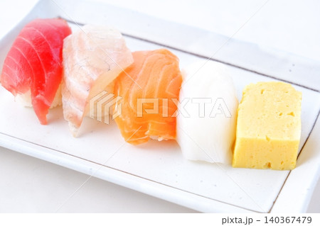 握り寿司 - 新鮮なネタを使った美味しい握りずし 握り寿司 - 新鮮なネタを使った美味しい握りずし 140367479