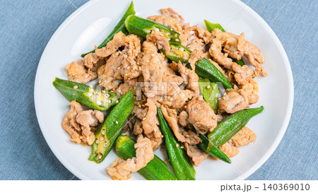 オクラと豚肉の炒め物 ごま風味の和風おかず オクラと豚肉の炒め物 ごま風味の和風おかず 140369010