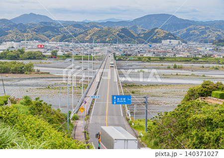 島田市の街並みと島田大橋の風景(静岡県) 140371027