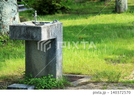 公園の水飲み場 140372570
